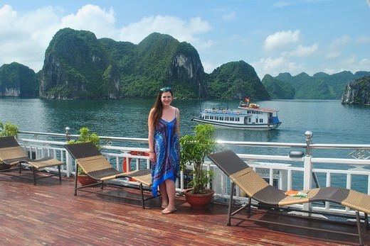 Booking Halong bay cruises online Booking Halong bay cruises online