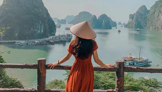 Boat rent in Halong bay