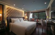 Elegance Suite Private Balcony