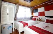 Twin bed cabin