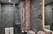 Walkin Bathroom