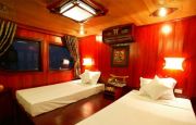 Twin bed ocean view