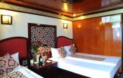Twin bed sea view