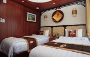 Twin bed sea view