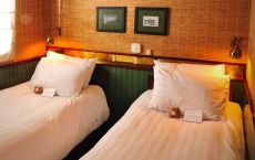 Twin bed cabin