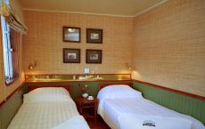 Twin bed cabin