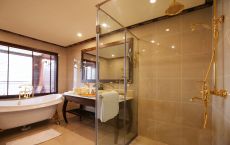 Suitebathroom1