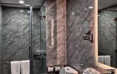 Walkin Bathroom