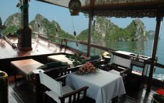 Restaurant on junk