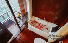 Suite bathroom