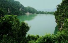 Ba Ham lake