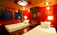 Twin bed ocean view