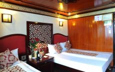 Twin bed sea view