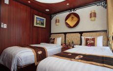 Twin bed sea view