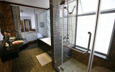 bathroom-deluxeroom