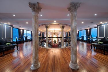 Le Theatre Cruise