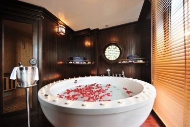 Paradise Luxury Cruise