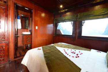 Royal Palace Cruise