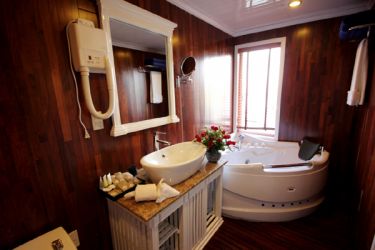 Halong Signature Cruise
