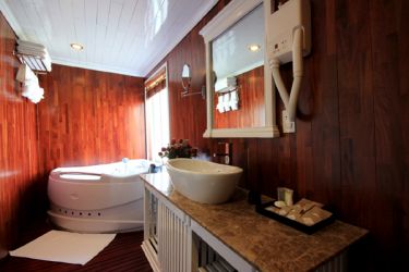 Halong Signature Cruise