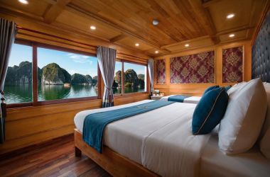 New Deluxe Family/Group of 3: 4 days/3 nights (2 nights at hotel & 1 night on boat)