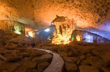 Tam Cung cave