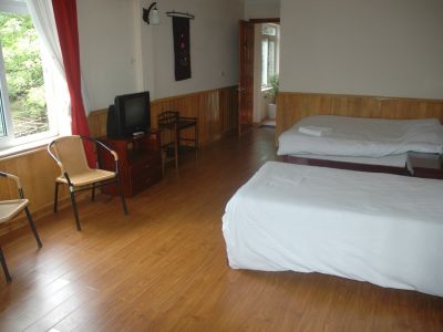 Twin bed room