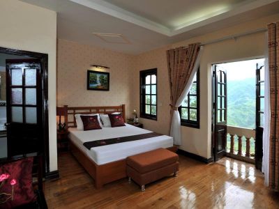 Double mountain view balcony