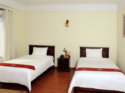 Twin bed room