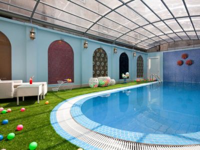 Swimming pool