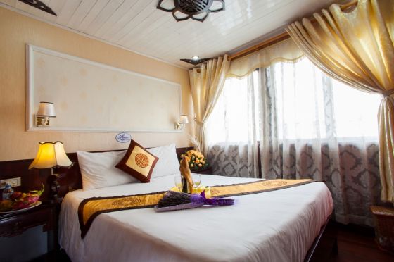 Double bed - Upper floor
