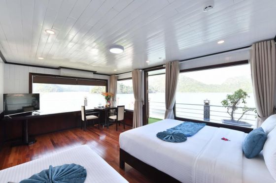 Family Triple - private balcony - Jacuzzi bathroom