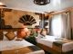 Twin bed bay view - upper floor